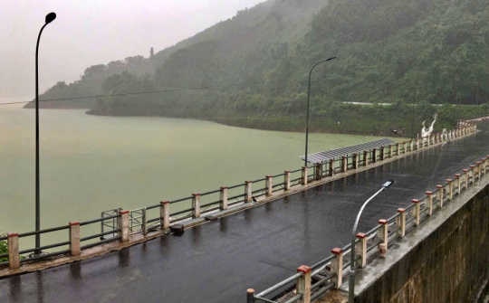 Thủy điện A Vương tăng cường ứng trực, tổ chức vận hành an toàn hồ thủy điện, cắt 100% nước lũ về hạ du