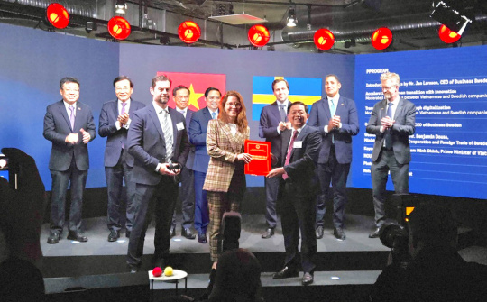 Bình Định trao giấy chứng nhận đăng ký đầu tư cho dự án FDI 1 tỷ USD