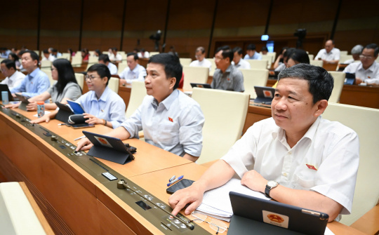 Quốc hội thông qua Luật Việc làm (sửa đổi)