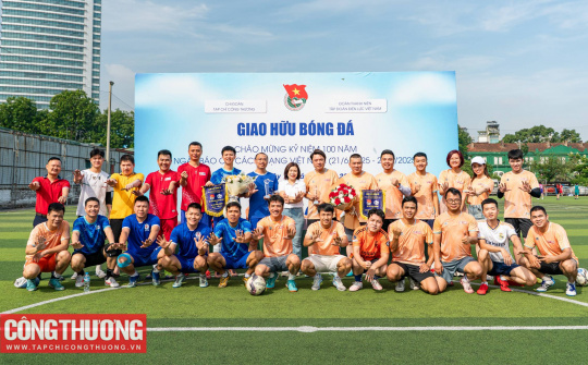 Giao hữu bóng đá Tạp chí Công Thương và Tập đoàn Điện lực Việt Nam: Trận đấu của những pha bóng đẹp