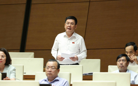 Bộ trưởng Nguyễn Hồng Diên trao đổi một số vấn đề liên quan đến ngành Công Thương tại Kỳ họp thứ 9