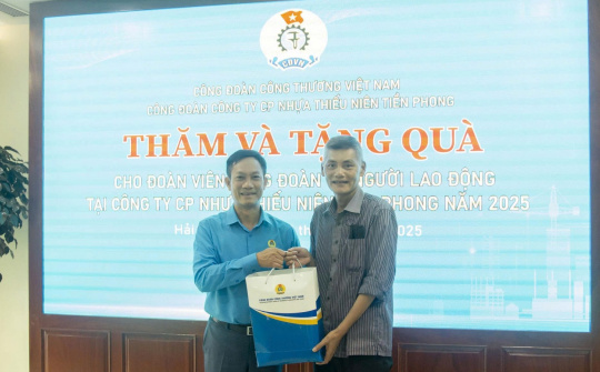 Sát cánh cùng người lao động tại Nhựa Thiếu niên Tiền Phong