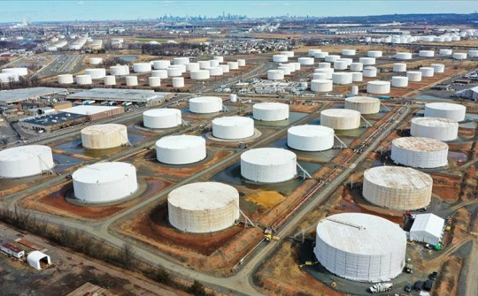 Giá xăng dầu hôm nay 20/6: Fed tiếp tục giữ nguyên lãi suất, thị trường biến động trái chiều