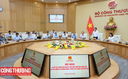 Bộ trưởng Nguyễn Hồng Diên chủ trì Hội nghị về tình hình cung ứng xăng dầu