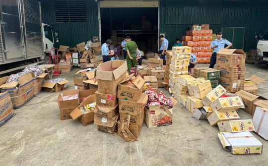 Cao Bằng: Triệt phá kho hàng thực phẩm và giấy vệ sinh nhập lậu