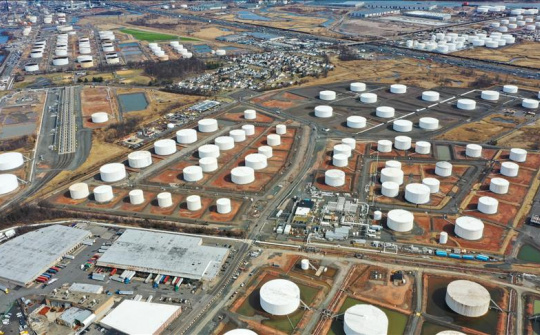 Giá xăng dầu hôm nay 30/6: Giá giảm do triển vọng nguồn cung OPEC+ tăng, rủi ro ở Trung Đông giảm bớt