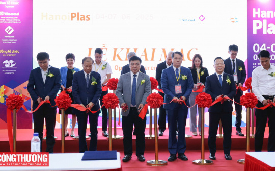 Hơn 200 doanh nghiệp tham gia Triển lãm Quốc tế về máy móc công nghiệp ngành Nhựa và Cao su