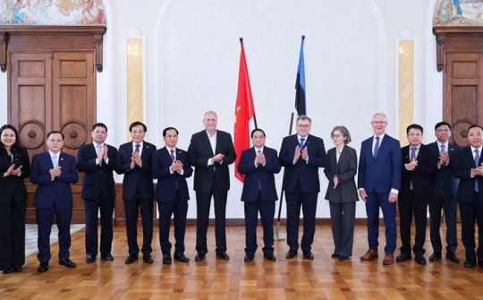 Thứ trưởng Nguyễn Hoàng Long tháp tùng Thủ tướng Phạm Minh Chính trong các hoạt động thăm chính thức Estonia