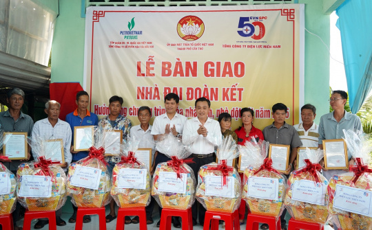 Điện lực miền Nam: Hoàn thành chương trình xóa nhà tạm, nhà dột nát tại Cần Thơ