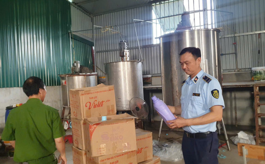 Sản xuất hàng giả nhãn hiệu D-nee, Tauau, doanh nghiệp ở Hưng Yên bị phạt 180 triệu đồng