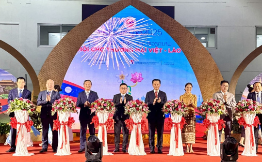 Tăng cường kết nối, thúc đẩy đầu tư, thương mại tại Hội chợ Thương mại Việt - Lào 2025