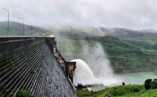 Bộ Công Thương: Chủ động ứng phó với áp thấp nhiệt đới/bão sắp vào Biển Đông