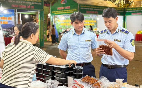 Bộ trưởng Bộ Công Thương chỉ đạo tăng cường quản lý an toàn thực phẩm trong sản xuất, kinh doanh thực phẩm