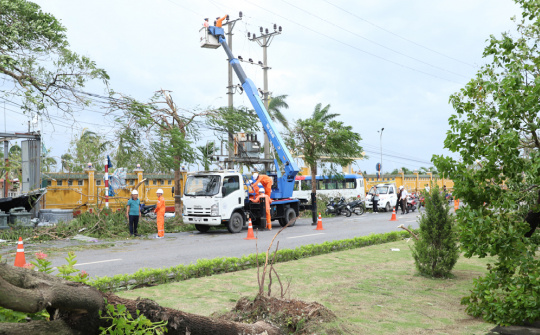 Vận hành an toàn hệ thống điện, bảo đảm cung cấp điện trước, trong và sau bão số 3 WIPHA