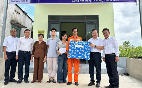 Đoàn viên khó khăn tại Điện lực Đồng Nai nhận hỗ trợ từ Mái ấm Công đoàn