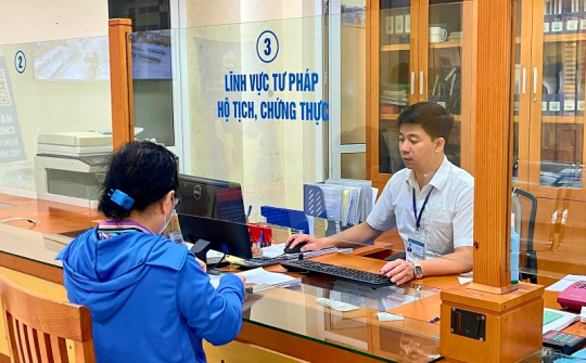 Hà Nội đẩy mạnh chuyển đổi số và giải quyết thủ tục hành chính trực tuyến