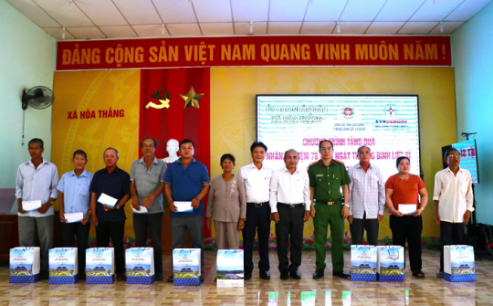 Công ty Nhiệt điện Vĩnh Tân: Trao 145 phần quà tri ân tại tỉnh Lâm Đồng