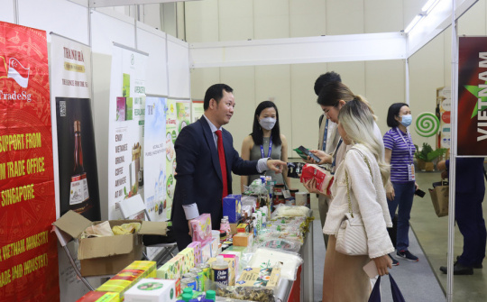 Việt Nam duy trì vị trí đối tác thương mại hàng đầu của Singapore sau 6 tháng đầu năm 2025