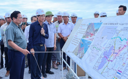 Thủ tướng Chính phủ kiểm tra các dự án cao tốc, sân bay, cảng biển tại Quảng Trị