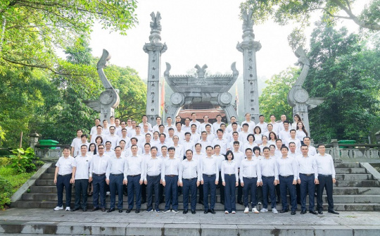 Vinachem tổ chức lễ dâng hương tại Đền Hùng chào mừng Đại hội Đảng bộ nhiệm kỳ 2025-2030