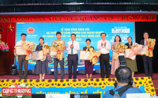 [CHÙM ẢNH] Chuỗi chương trình “Xuất nhập khẩu Việt Nam: Tôn vinh - Công bố - Kết nối - Hợp tác”