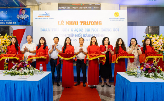 Chính thức khai trương đoàn tàu khách cao cấp JQB1/JQB2 trên tuyến Hà Nội - Đồng Hới