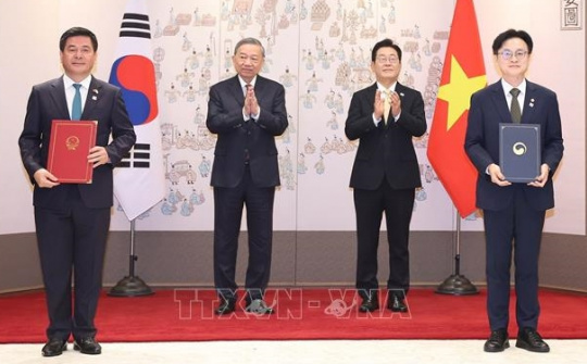Việt Nam - Hàn Quốc trao các văn kiện hợp tác trong nhiều lĩnh vực