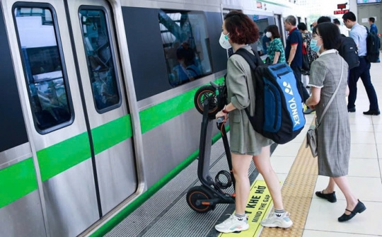 Chưa cấm mang xe đạp gấp gắn pin lên các tuyến Metro Hà Nội