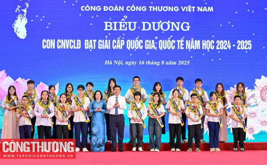 Biểu dương 36 gia đình tiêu biểu và 63 con CNVCLĐ đạt giải quốc gia, quốc tế, vượt khó học giỏi ngành Công Thương năm 2025