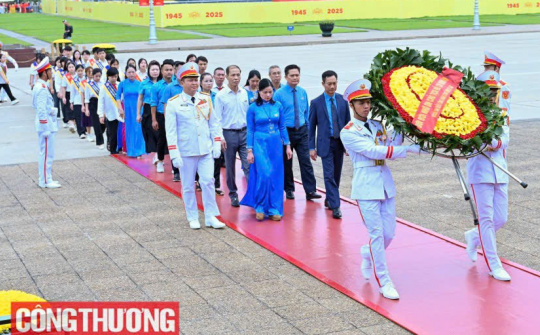 Công đoàn Tổng công ty Thép Việt Nam-CTCP: 2 gia đình CNLĐ tiêu biểu và 4 cháu đạt giải cấp Quốc Gia được Công đoàn Công Thương khen thưởng