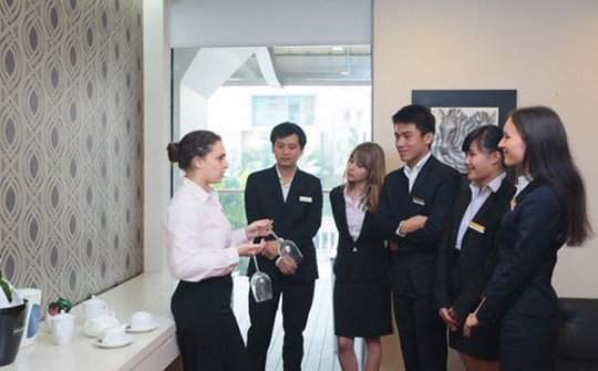 Nâng cao chất lượng nguồn nhân lực tại các khách sạn năm sao trên địa bàn Hà Nội