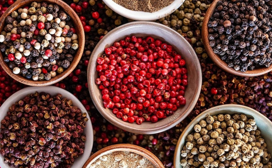 Giá tiêu hôm nay 18/8: Vì sao nhập khẩu của Việt Nam tăng vọt?