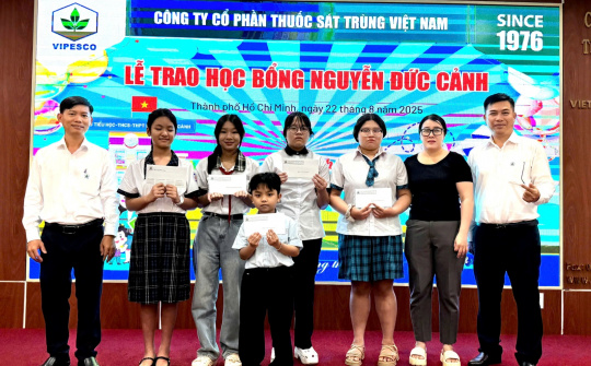 Thắp sáng ước mơ từ những suất học bổng Nguyễn Đức Cảnh