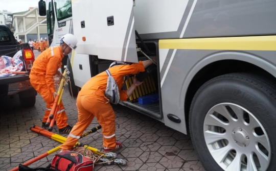 PC Quảng Ninh khẩn trương chi viện PC Hà Tĩnh khắc phục lưới điện sau bão số 5 (Kajiki)