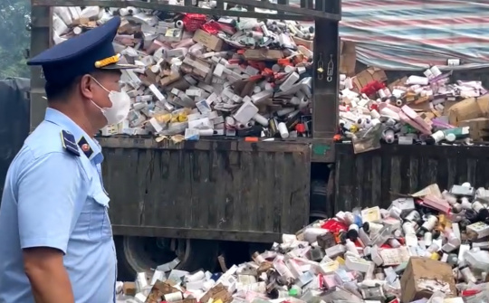 Không khoan nhượng với hàng giả: Hà Nội tiêu hủy hơn 91.000 sản phẩm mỹ phẩm vi phạm