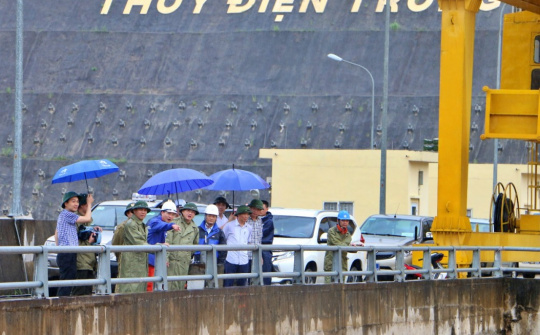 Đoàn công tác liên ngành tỉnh Thanh Hóa kiểm tra công tác ứng phó bão số 5 tại Thủy điện Trung Sơn