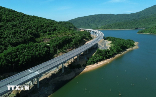 Thông xe toàn tuyến cao tốc Vũng Áng - Bùng