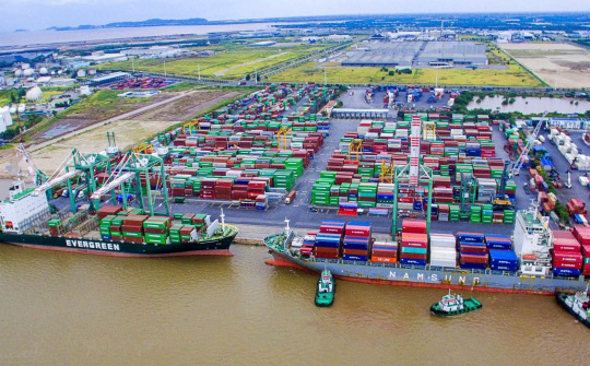 Loạt cảng kinh doanh thuận lợi, Container Việt Nam (VSC) báo lãi nửa đầu năm tăng 54%