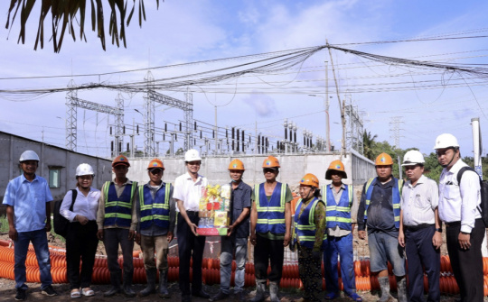 Tổng công ty Điện lực miền Nam xuyên Lễ trên những công trình lưới điện