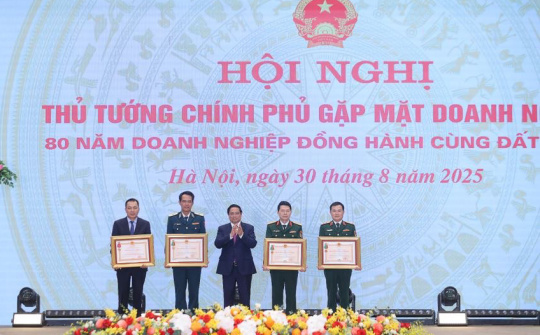 EVN được tặng thưởng Huân chương Lao động hạng Nhì