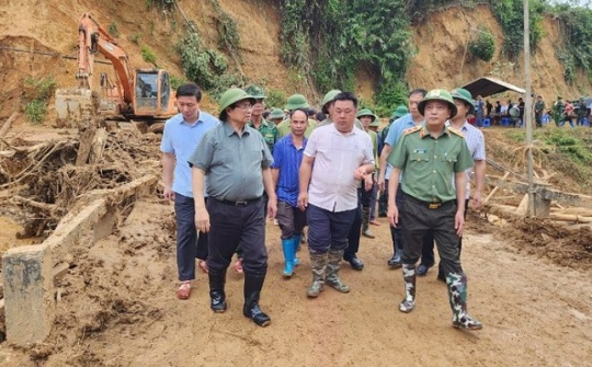 Thủ tướng thị sát vùng lũ Điện Biên, chỉ đạo hỗ trợ 200 tỷ đồng khắc phục hậu quả
