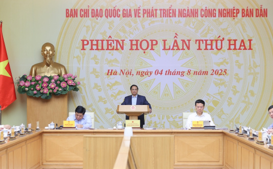 Thủ tướng: Phát triển công nghiệp bán dẫn phải "nghĩ sâu, làm lớn, nhìn xa, trông rộng"