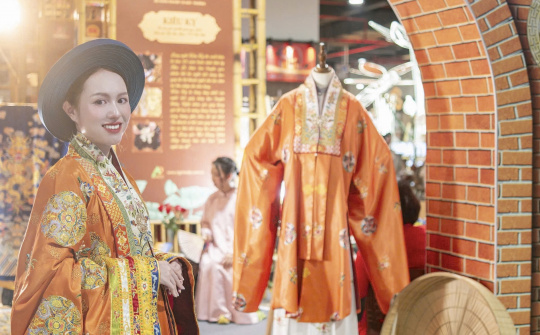 Lan tỏa cổ phục Việt tại Triển lãm 80 năm thành tựu đất nước