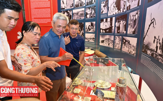 Xem tem phiếu, quạt con cóc, sổ gạo tại triển lãm quốc gia, nhớ về một giai đoạn đặc biệt của đất nước