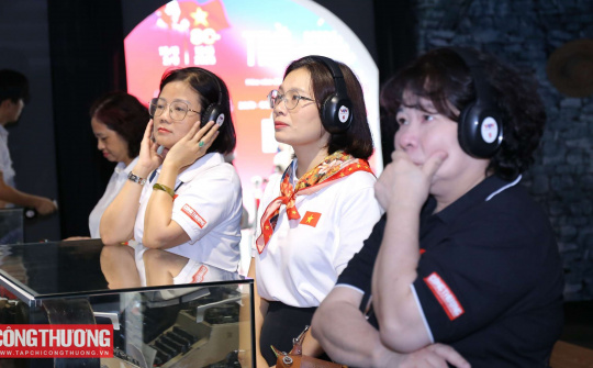 "Chạm" vào lịch sử bằng cả trái tim