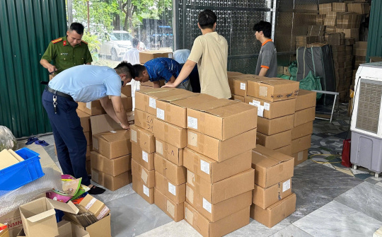 Liên tiếp phát hiện vi phạm kinh doanh thực phẩm, bánh Trung thu nhập lậu tại Hà Nội