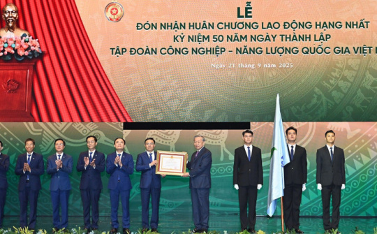 Petrovietnam đón nhận Huân chương Lao động hạng Nhất