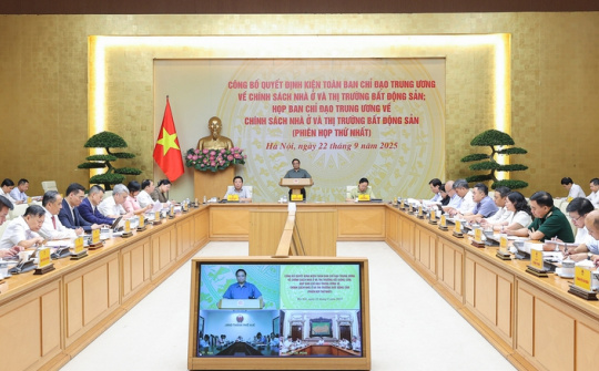 Thủ tướng: Tăng nguồn cung, giảm chi phí, đưa giá bất động sản về mức phù hợp