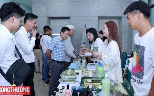 Kết nối sản xuất, thúc đẩy tiêu dùng hướng tới xây dựng hệ sinh thái thương mại điện tử thuần Việt