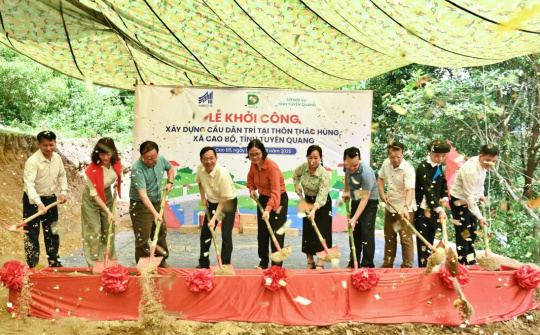 May 10 tài trợ xây dựng Cầu Dân trí - Khuyến học số 8 nối dài ước mơ phát triển vùng cao Cao Bồ